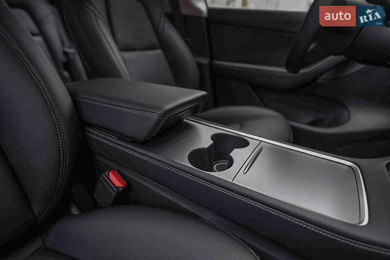 Внедорожник / Кроссовер Tesla Model Y 2023 в Киеве