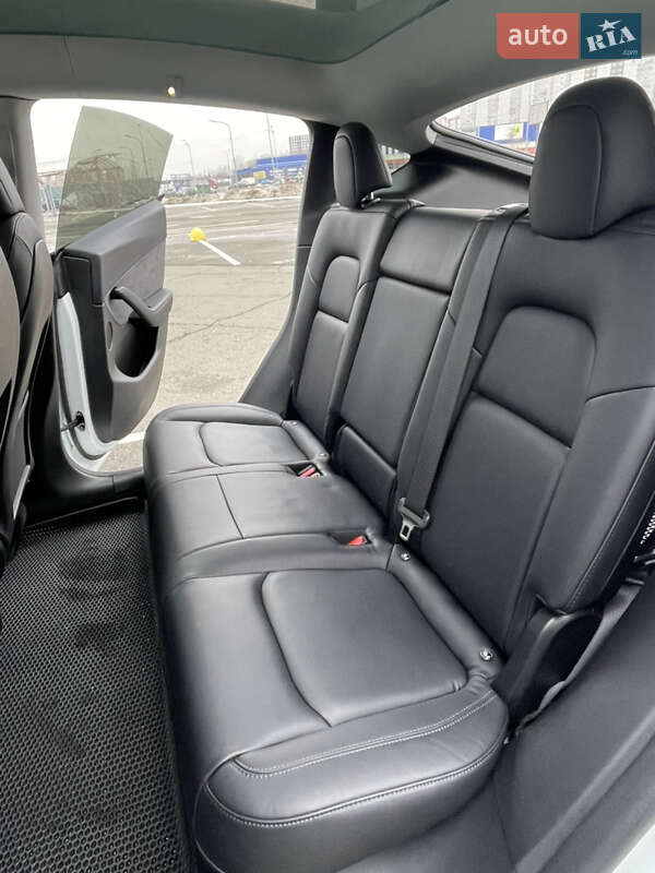 Внедорожник / Кроссовер Tesla Model Y 2020 в Киеве