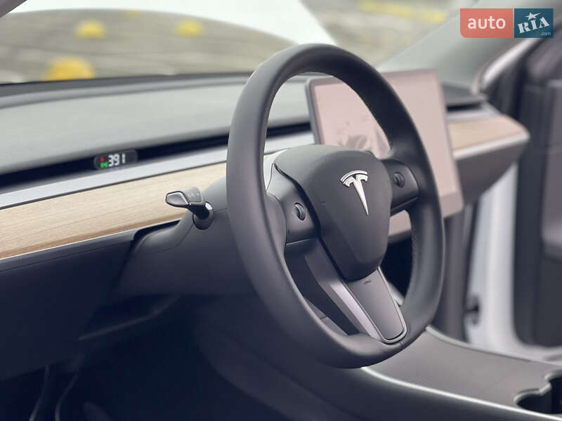 Внедорожник / Кроссовер Tesla Model Y 2020 в Киеве