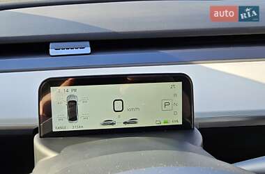 Внедорожник / Кроссовер Tesla Model Y 2022 в 