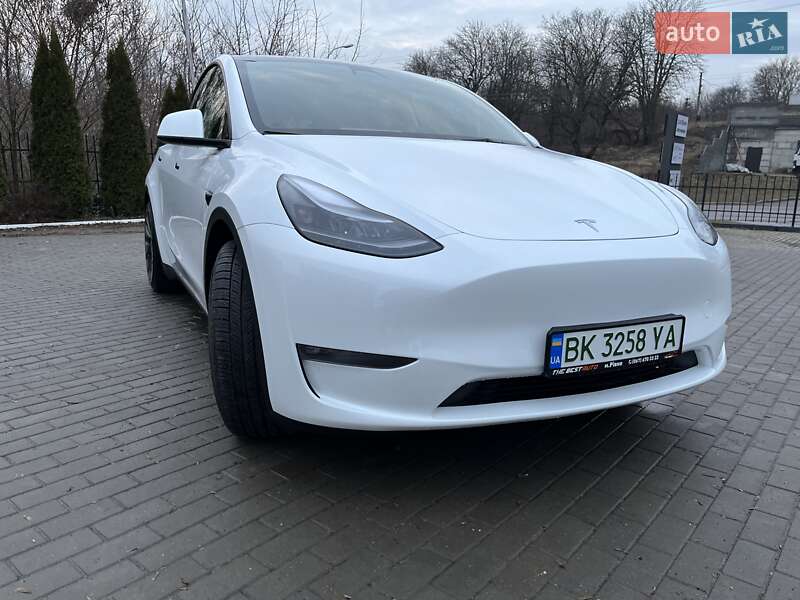 Внедорожник / Кроссовер Tesla Model Y 2023 в Ровно