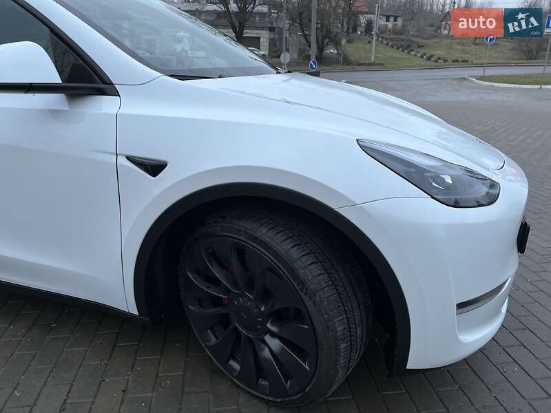 Внедорожник / Кроссовер Tesla Model Y 2023 в Ровно