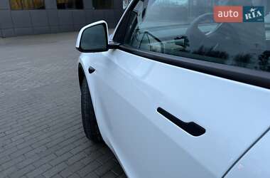 Внедорожник / Кроссовер Tesla Model Y 2023 в Ровно