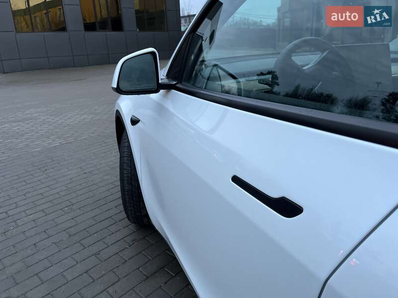 Внедорожник / Кроссовер Tesla Model Y 2023 в Ровно