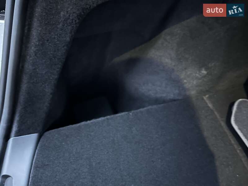 Внедорожник / Кроссовер Tesla Model Y 2023 в Ровно