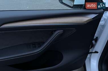 Внедорожник / Кроссовер Tesla Model Y 2023 в Ровно