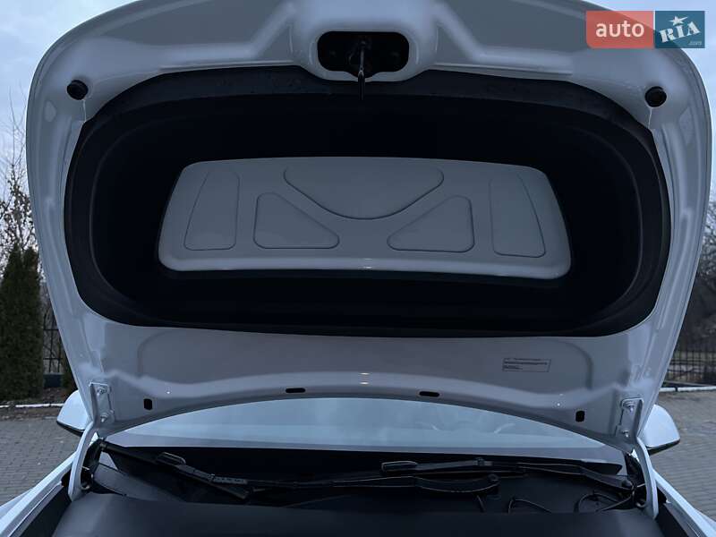 Внедорожник / Кроссовер Tesla Model Y 2023 в Ровно