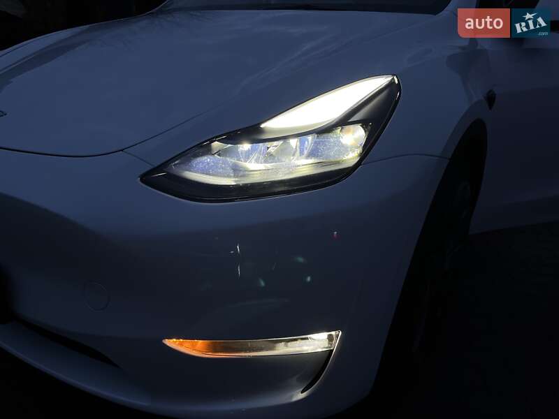 Внедорожник / Кроссовер Tesla Model Y 2023 в Ровно