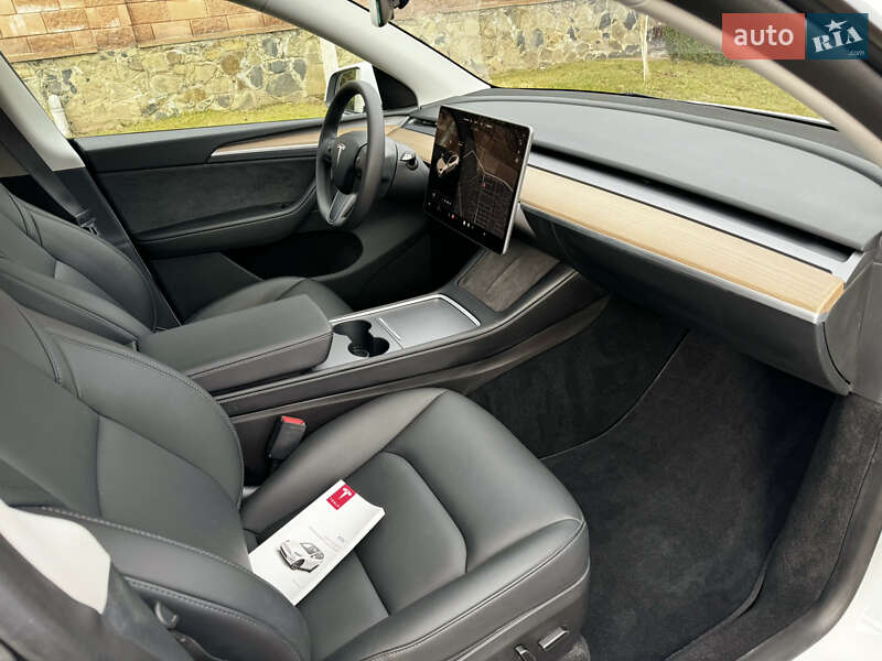 Внедорожник / Кроссовер Tesla Model Y 2023 в Ровно