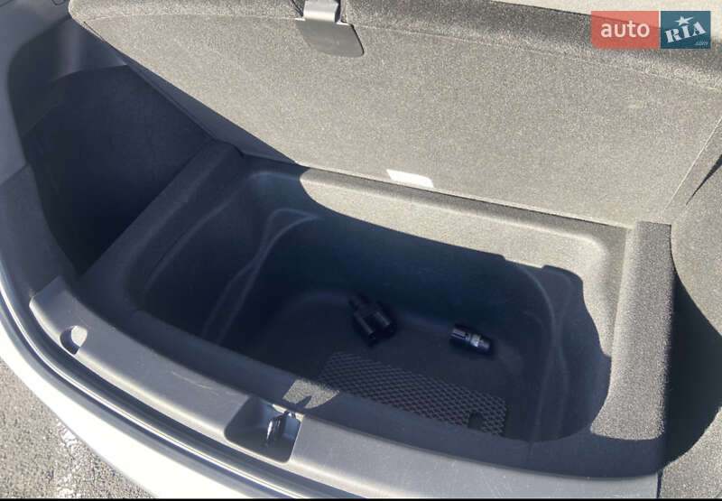 Позашляховик / Кросовер Tesla Model Y 2021 в Самарі