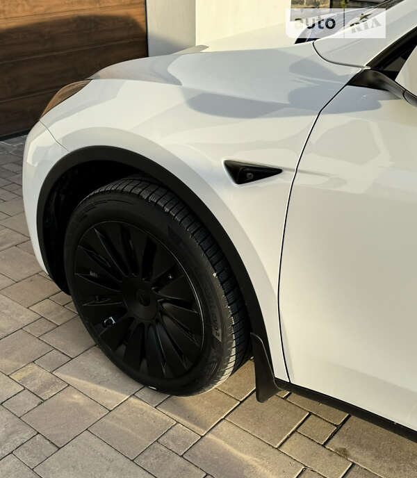 Внедорожник / Кроссовер Tesla Model Y 2023 в Ивано-Франковске