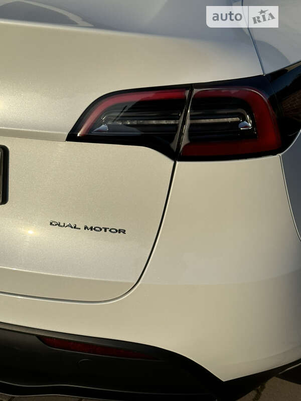Внедорожник / Кроссовер Tesla Model Y 2023 в Ивано-Франковске