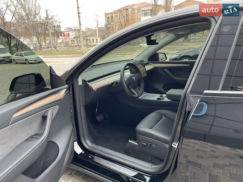 Внедорожник / Кроссовер Tesla Model Y 2022 в Днепре