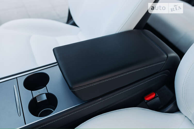 Внедорожник / Кроссовер Tesla Model Y 2020 в Днепре