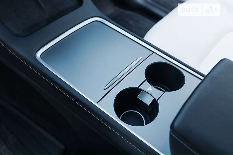 Внедорожник / Кроссовер Tesla Model Y 2020 в Днепре