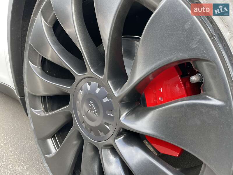 Внедорожник / Кроссовер Tesla Model Y 2023 в Киеве