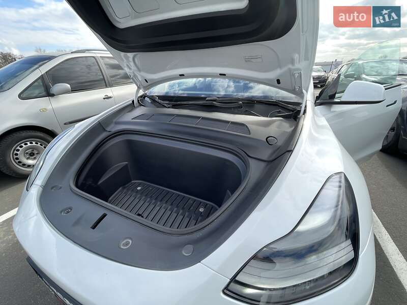 Внедорожник / Кроссовер Tesla Model Y 2023 в Киеве