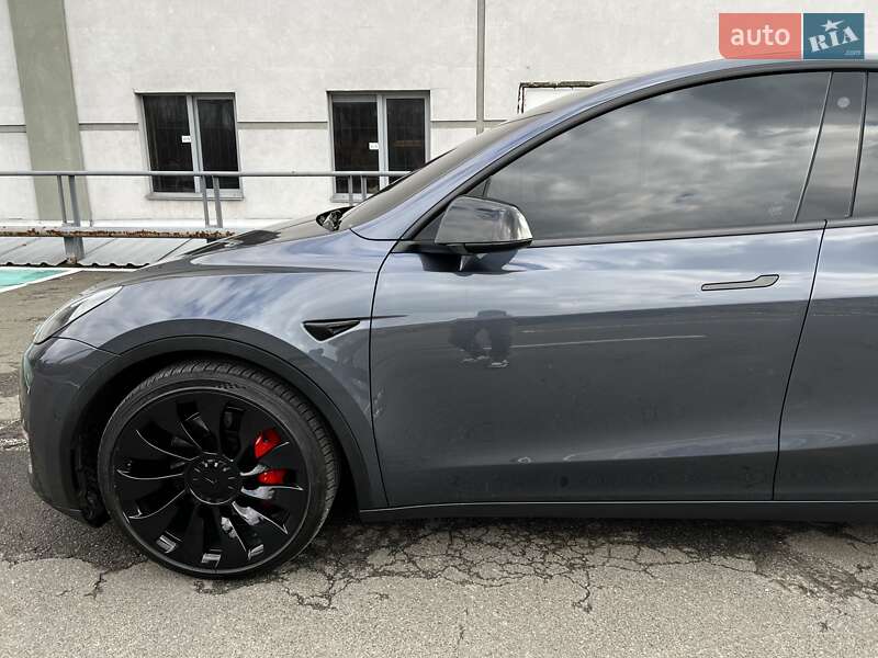 Внедорожник / Кроссовер Tesla Model Y 2022 в Киеве