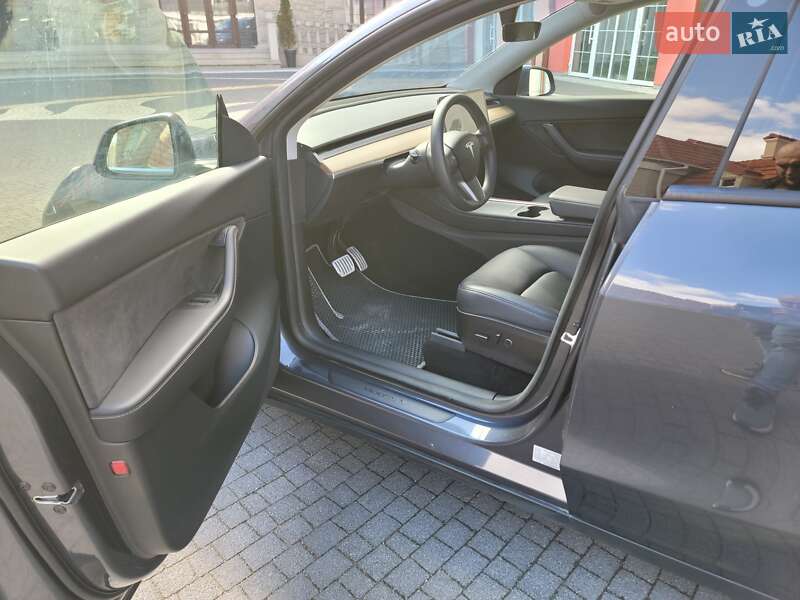 Внедорожник / Кроссовер Tesla Model Y 2021 в Ровно