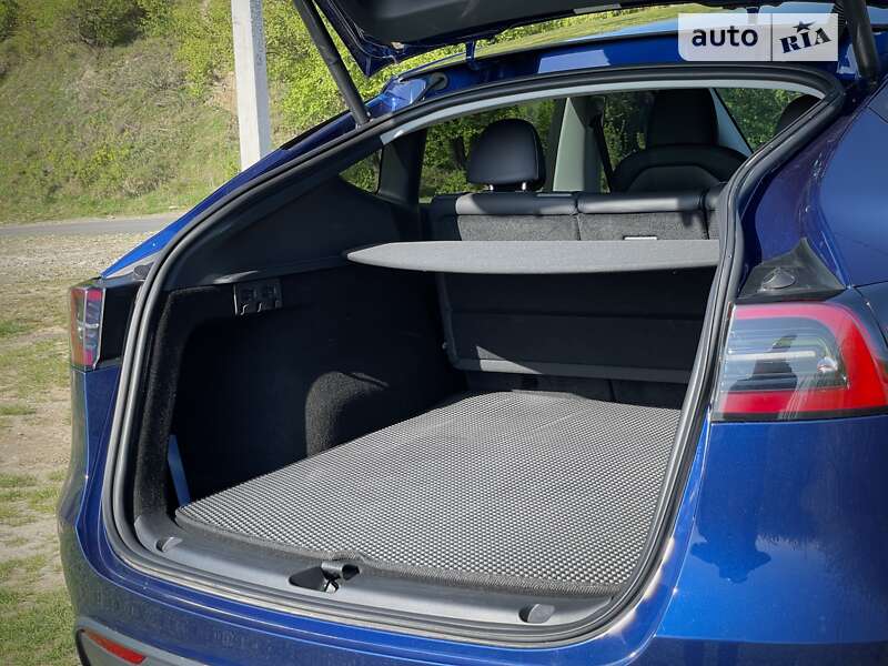 Позашляховик / Кросовер Tesla Model Y 2023 в Івано-Франківську