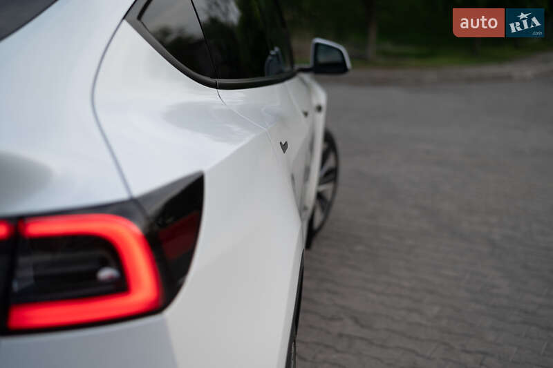 Внедорожник / Кроссовер Tesla Model Y 2023 в Днепре