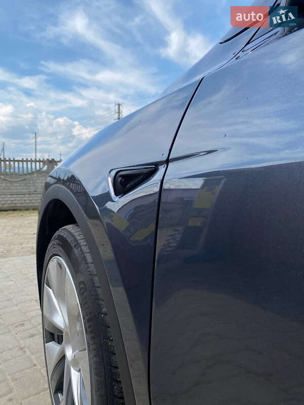 Внедорожник / Кроссовер Tesla Model Y 2021 в Косове