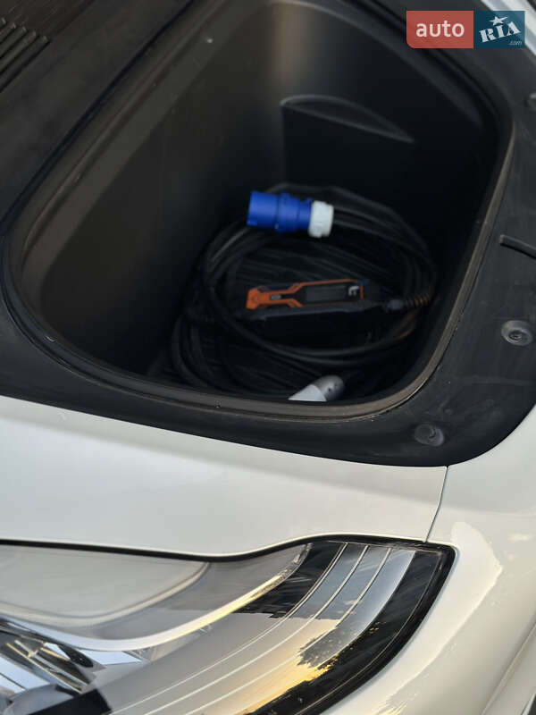 Внедорожник / Кроссовер Tesla Model Y 2020 в Днепре