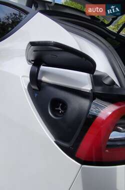 Внедорожник / Кроссовер Tesla Model Y 2023 в Львове