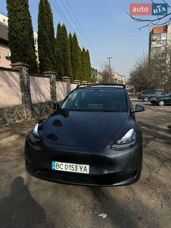 Tesla Model Y 2021