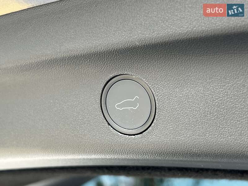 Внедорожник / Кроссовер Tesla Model Y 2022 в Киеве