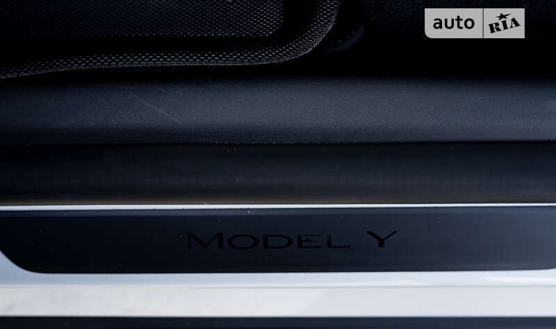 Внедорожник / Кроссовер Tesla Model Y 2022 в Киеве