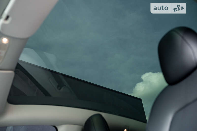 Внедорожник / Кроссовер Tesla Model Y 2022 в Киеве