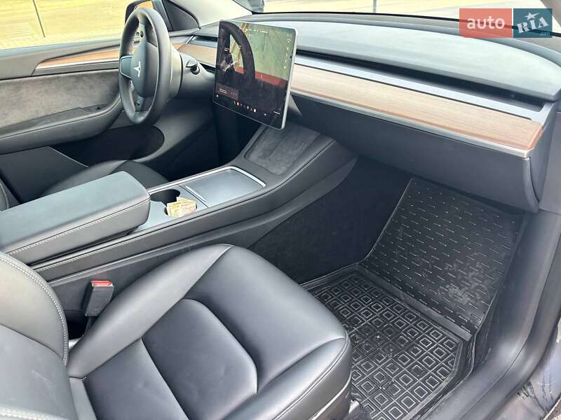 Позашляховик / Кросовер Tesla Model Y 2023 в Новомосковську