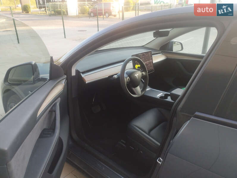 Внедорожник / Кроссовер Tesla Model Y 2023 в Львове
