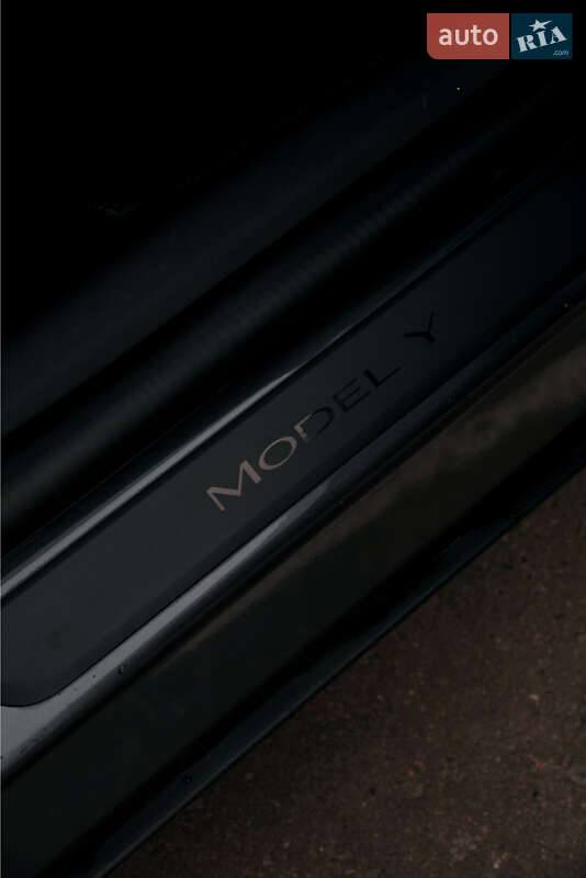 Внедорожник / Кроссовер Tesla Model Y 2020 в Киеве
