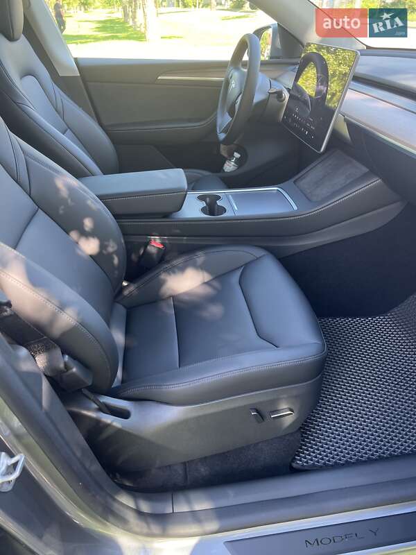 Внедорожник / Кроссовер Tesla Model Y 2023 в Киеве