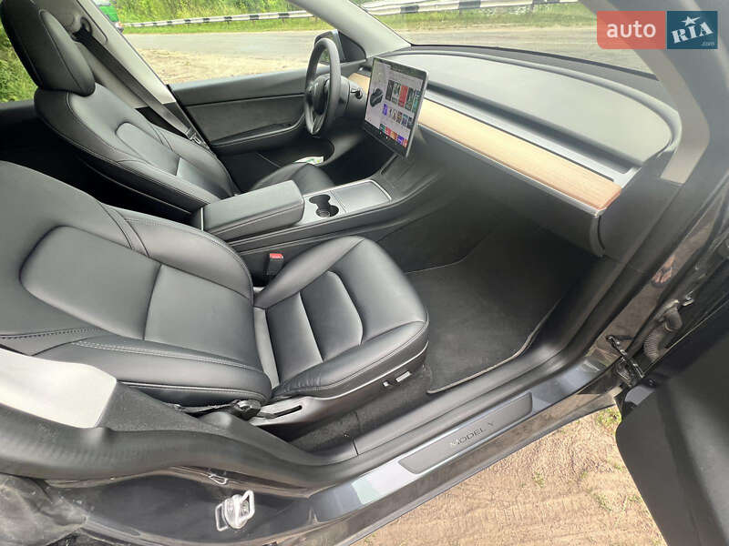 Внедорожник / Кроссовер Tesla Model Y 2021 в Киеве