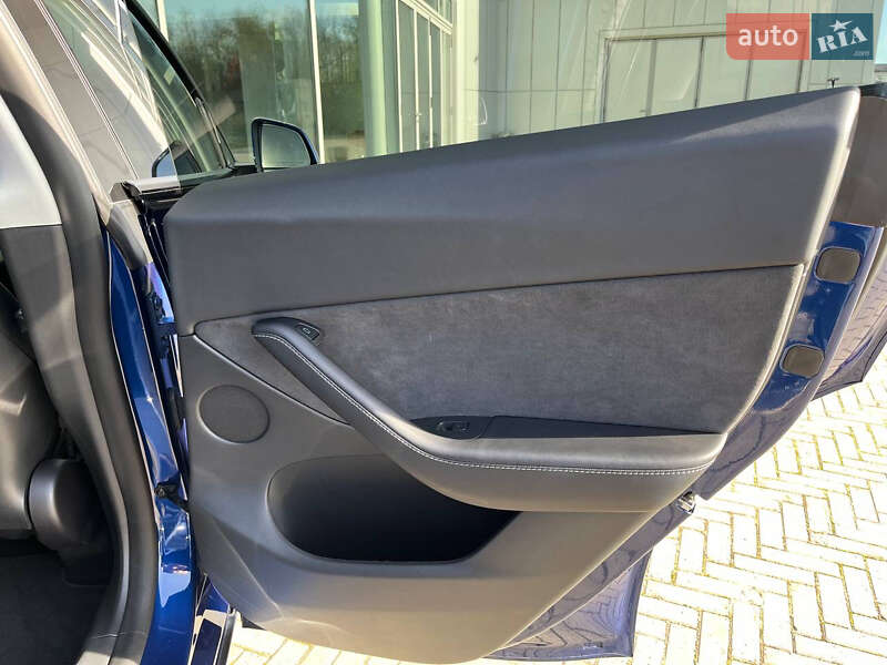 Позашляховик / Кросовер Tesla Model Y 2021 в Харкові