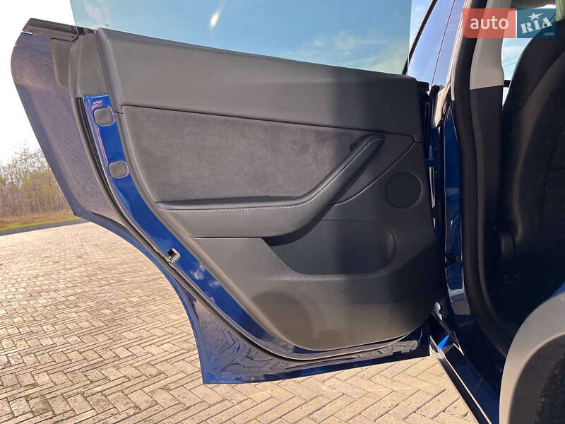 Позашляховик / Кросовер Tesla Model Y 2021 в Харкові