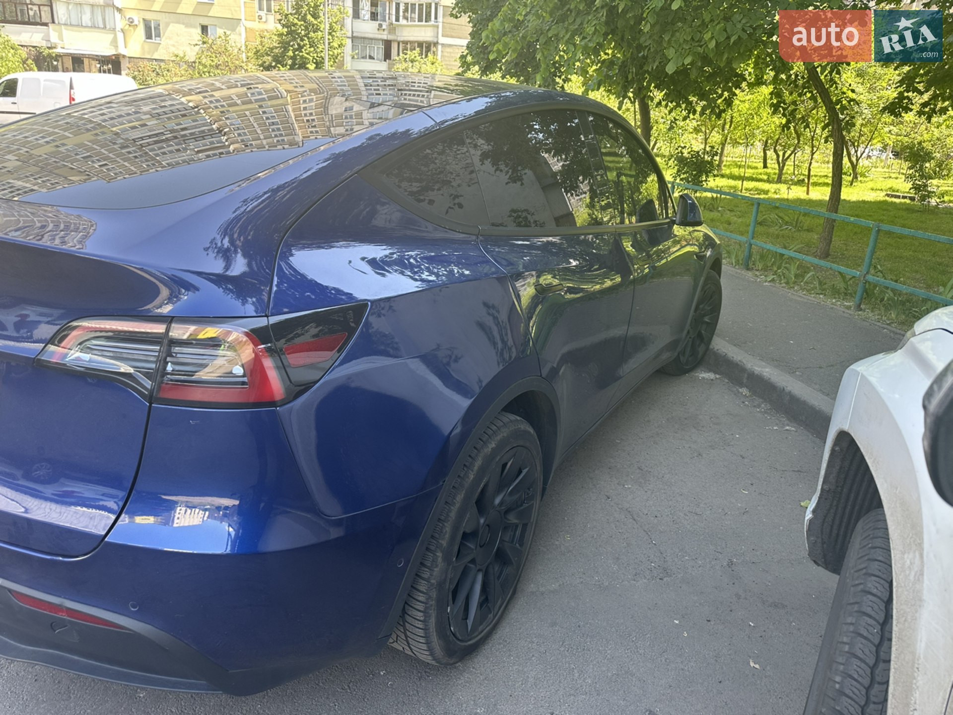 2022 Tesla Model Y - мініатюра 3