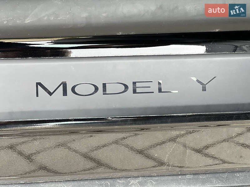Позашляховик / Кросовер Tesla Model Y 2021 в Золочеві