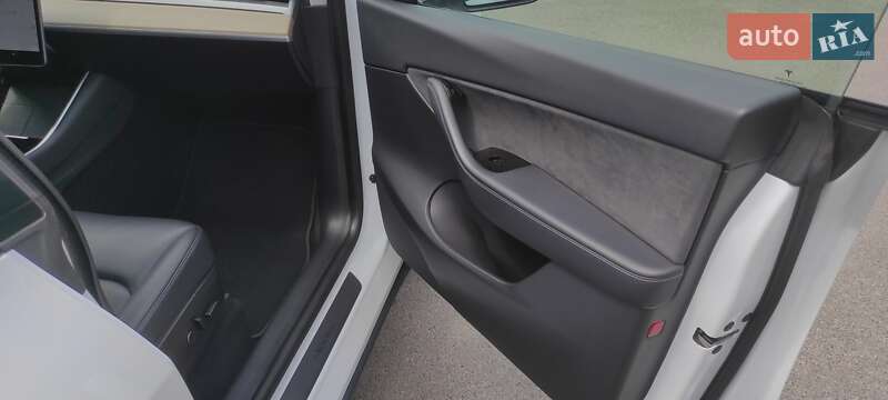 Позашляховик / Кросовер Tesla Model Y 2020 в Києві