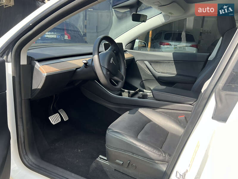 Позашляховик / Кросовер Tesla Model Y 2020 в Стрию