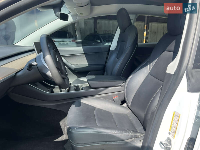 Позашляховик / Кросовер Tesla Model Y 2020 в Стрию