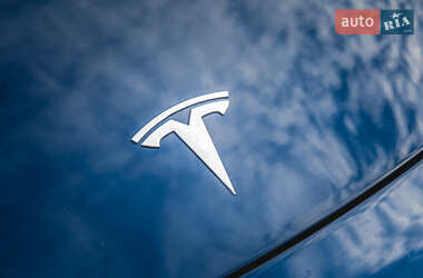 Внедорожник / Кроссовер Tesla Model Y 2020 в 