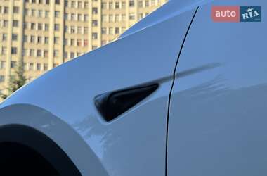 Внедорожник / Кроссовер Tesla Model Y 2021 в Львове