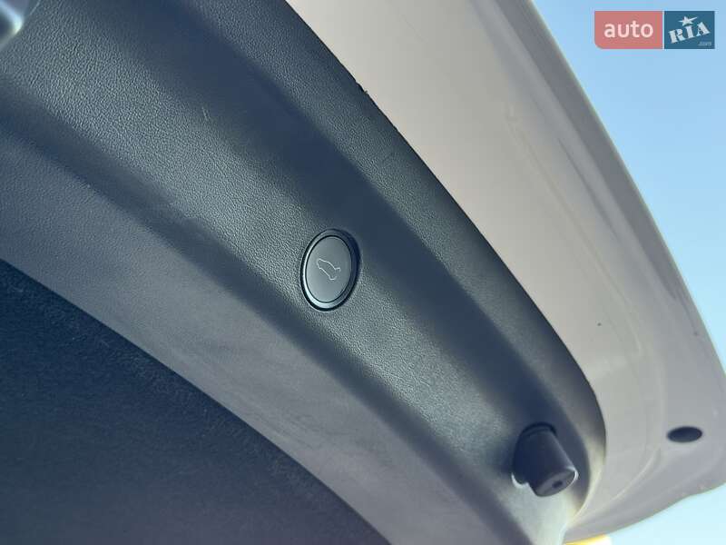Позашляховик / Кросовер Tesla Model Y 2021 в Львові