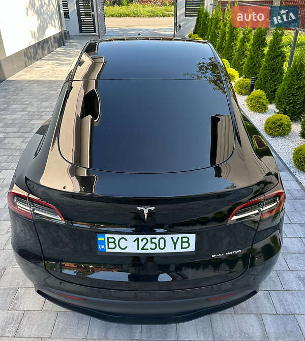 Tesla Model Y 2021