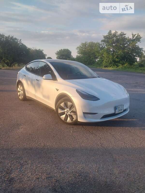 Tesla Model Y 2023