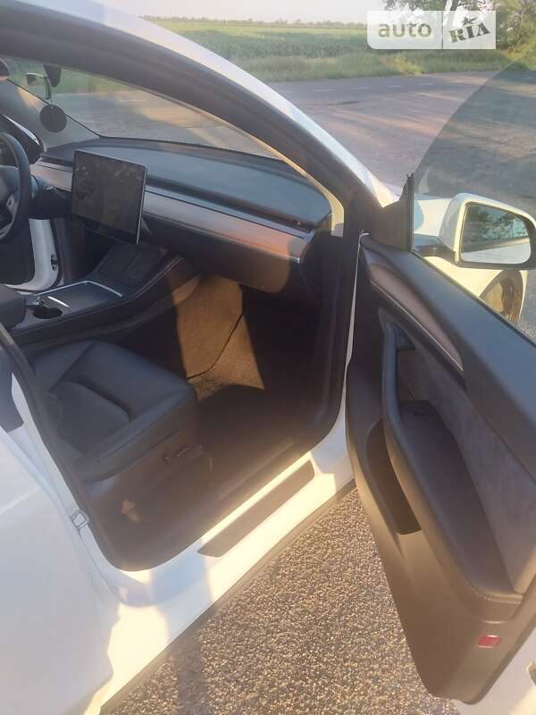 Внедорожник / Кроссовер Tesla Model Y 2023 в Овидиополе